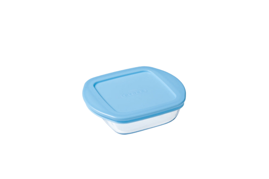 Pot de conservation carré en verre pour bébé avec couvercle en plastique bleu.