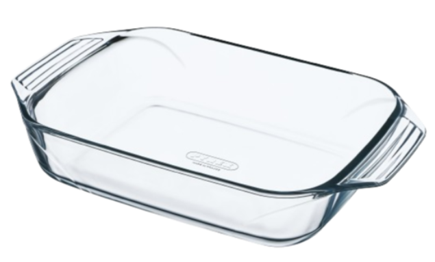 Plat à four rectangulaire en verre avec larges poignées pour prise en main facile.