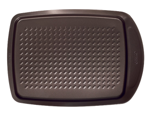 Plaque à pâtisserie rectangulaire en métal anti-adhésif avec prise en main facile.