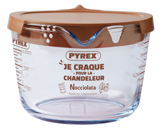 Broc mesureur "Je craque pour la chandeleur" avec Nocciolata et son couvercle de couleur marron.