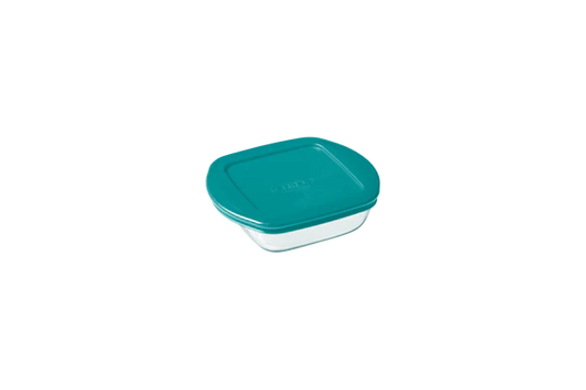 Plat carré en verre avec couvercle en plastique.