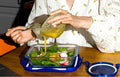 Salade pousses d'épinard, radis et sauce parmesan