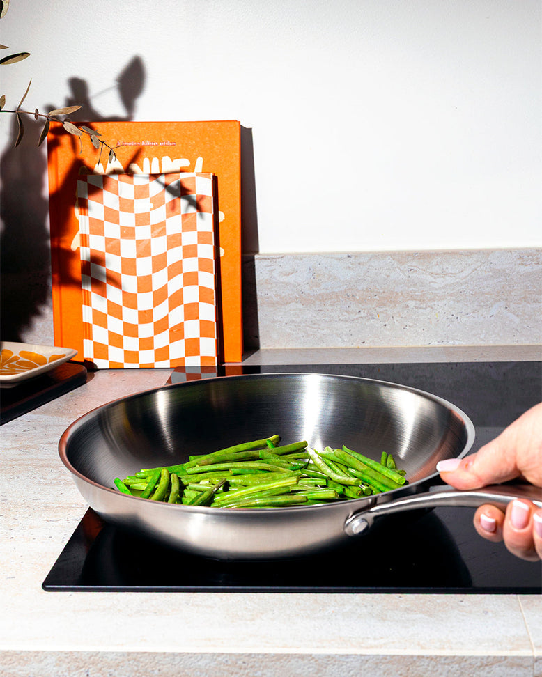 Poêle inox ou anti adhésive : que choisir ?