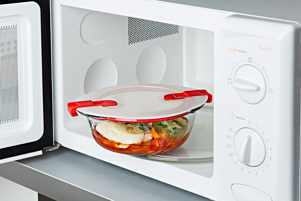 Pyrex® - Cook & Heat - Lot de 5 plats en verre avec couvercles hermétiques,  spécial micro-ondes - Sans BPA : : Cuisine et Maison