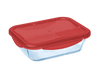 Boite de conservation rectangulaire en verre avec couvercle étanche en plastique de couleur rouge.
