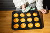 Moule à muffins en métal avec prise en main facile - GLIDE