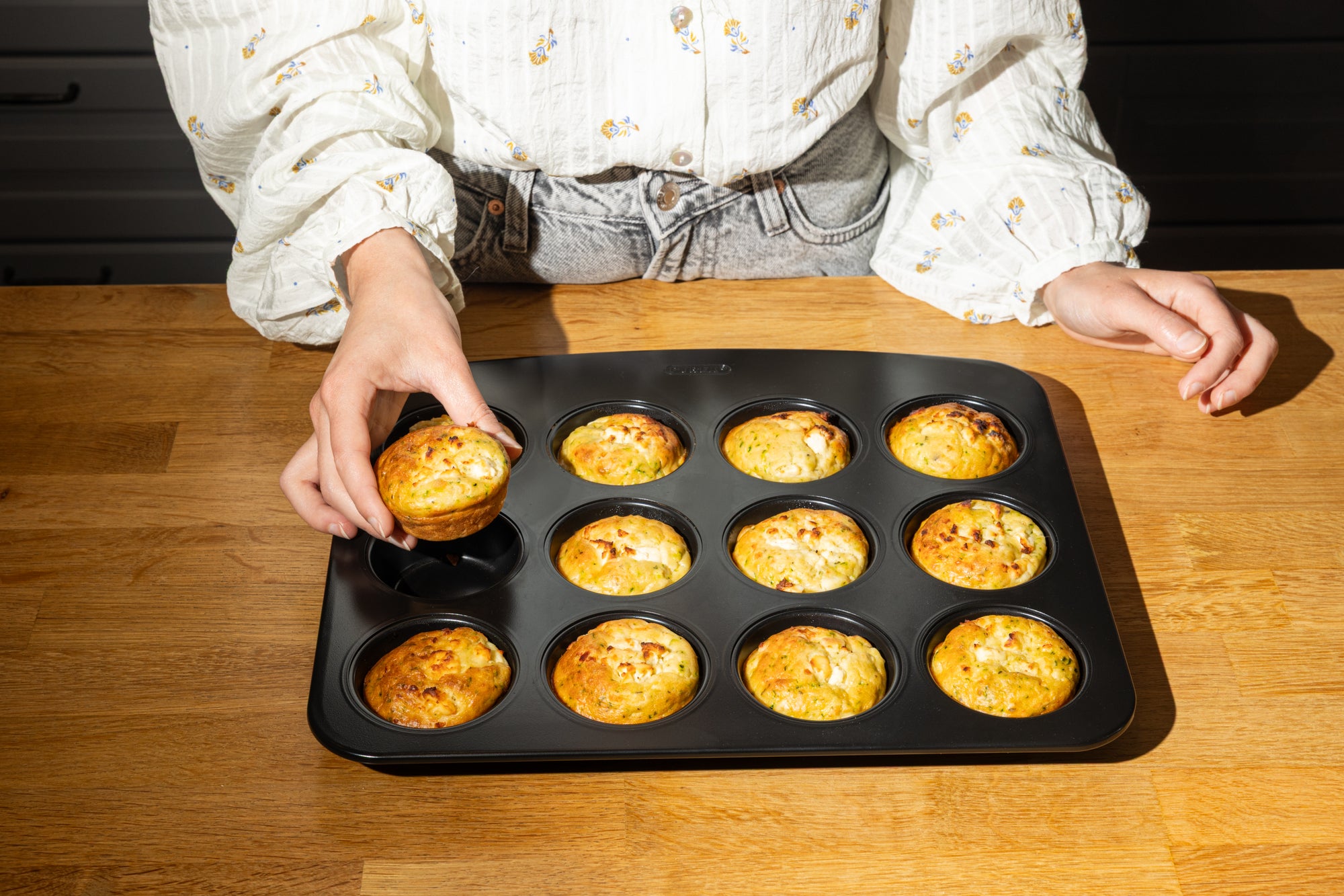 Moule à muffins en métal avec prise en main facile - GLIDE