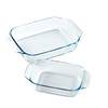 Lot de deux plats à four rectangulaires en verre avec larges poignées pour prise en main facile.
