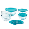Lot de cinq bols en verre avec couvercles en plastique de couleur bleue.