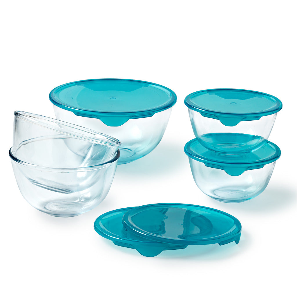 Lot de cinq bols en verre avec couvercles en plastique de couleur bleue.