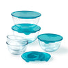 Lot de cinq bols en verre avec couvercles en plastique de couleur bleue.