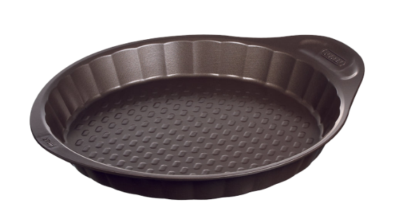 Moule à tarte en métal anti-adhésif avec larges poignées pour prise en main facile.