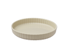 Moule à tarte en céramique Pyrex® de couleur beige sable à l'extérieur.