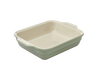 Plat à four rectangulaire en céramique Pyrex® de couleur vert sauge à l'extérieur.