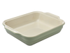 Plat à four rectangulaire en céramique Pyrex® de couleur vert sauge à l'extérieur.