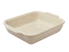 Plat à four rectangulaire en céramique Pyrex® de couleur sable à l'extérieur.