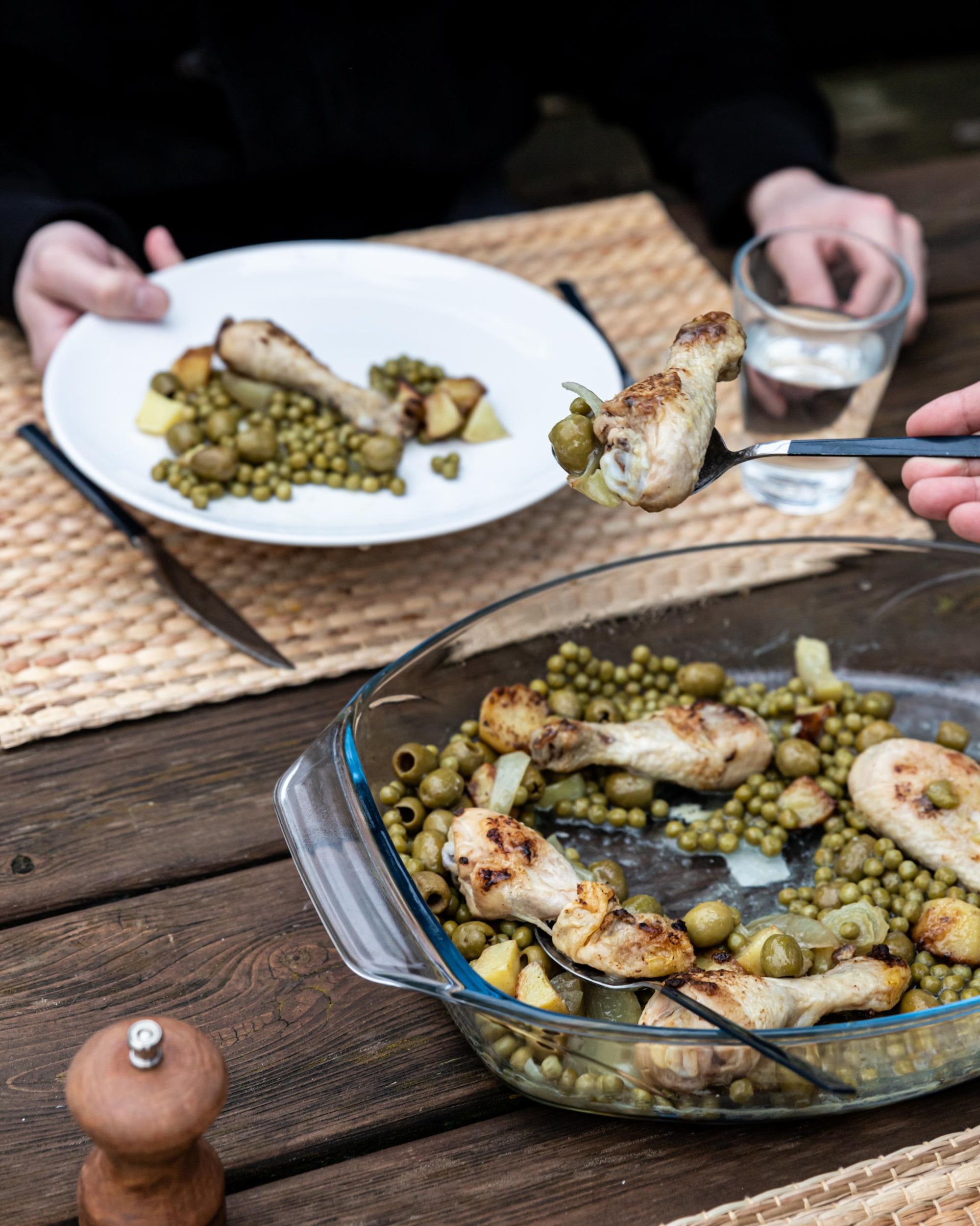 Plat à four ovale en verre avec larges poignées