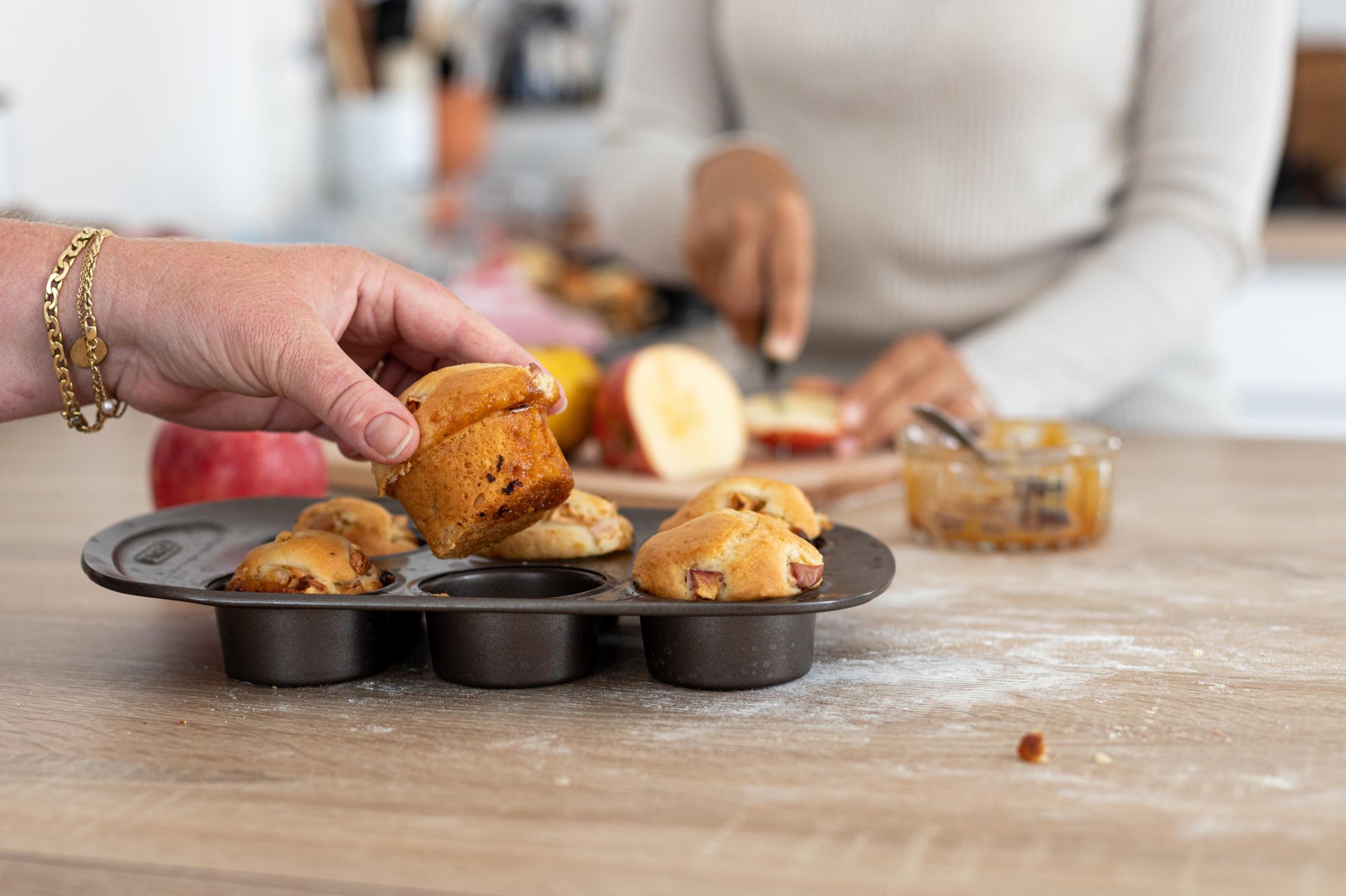 asimetriA - Moule à muffins en métal avec prise en main facile