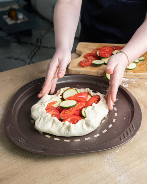 Plaque à pizza en métal avec prise en main facile 42 x 34 cm noir Pyrex