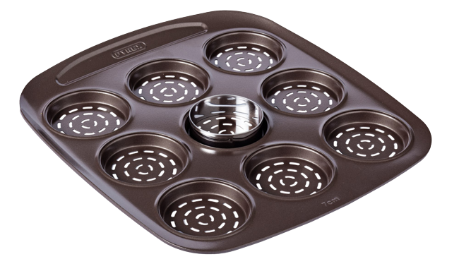 Plaque à mini pizza de 9 cavités en métal avec larges poignées pour prise en main facile.